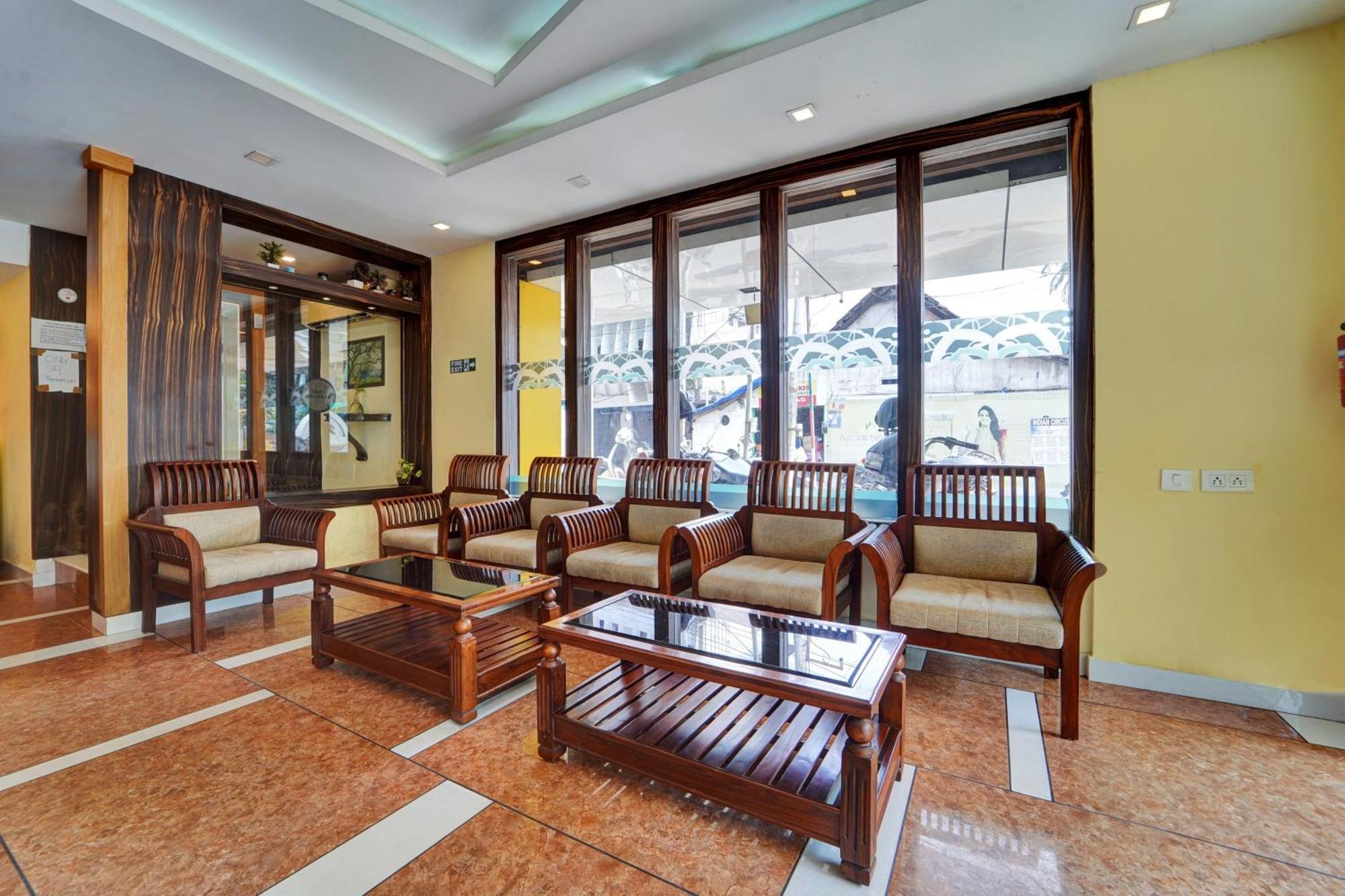 Super Townhouse Ernakulam North Hotel Kochi Exterior photo