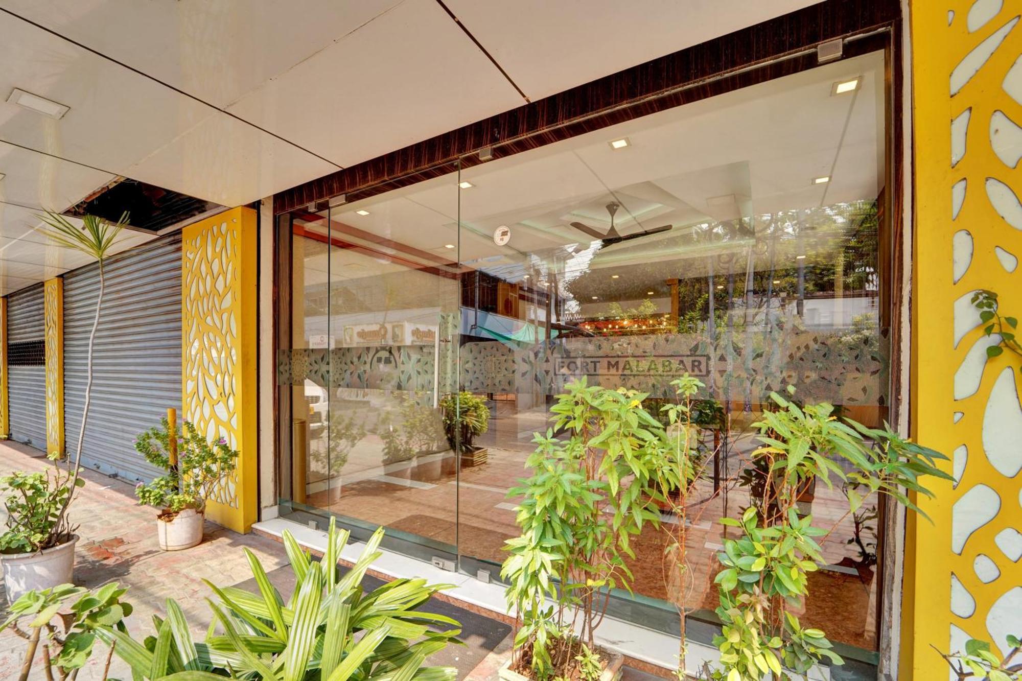Super Townhouse Ernakulam North Hotel Kochi Exterior photo