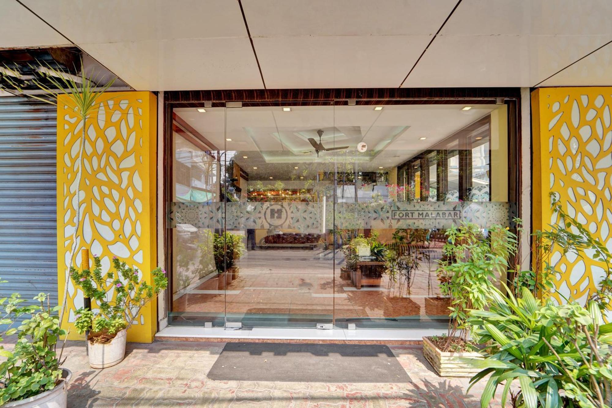 Super Townhouse Ernakulam North Hotel Kochi Exterior photo