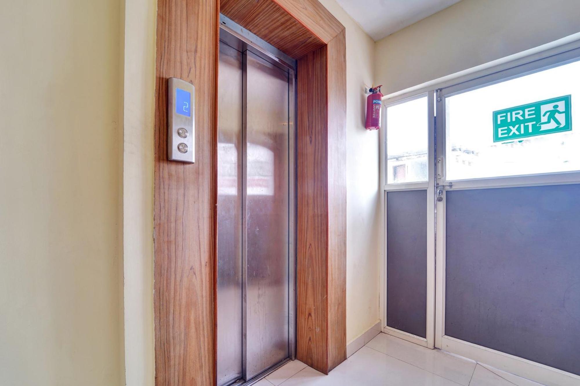 Super Townhouse Ernakulam North Hotel Kochi Exterior photo
