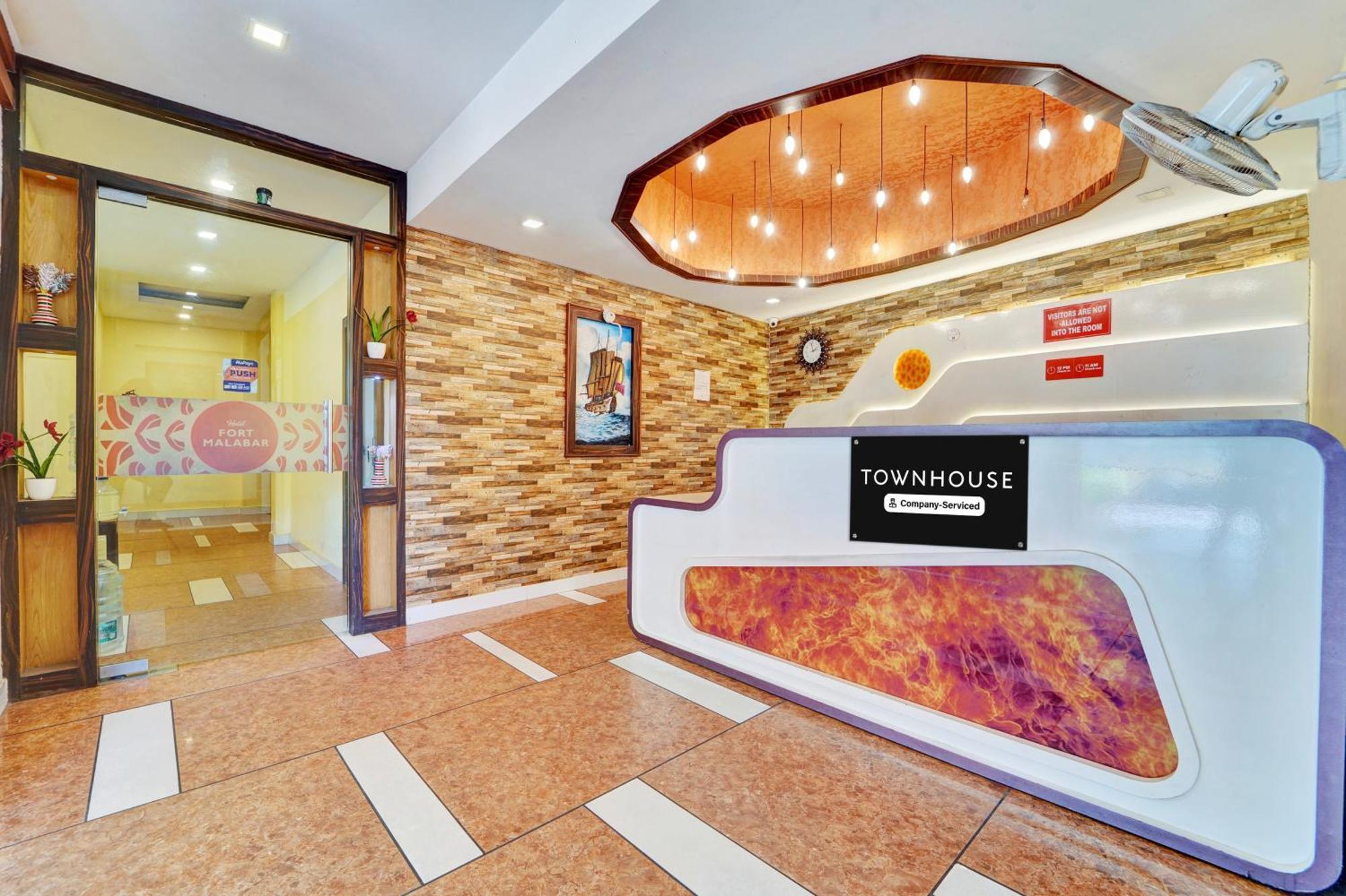 Super Townhouse Ernakulam North Hotel Kochi Exterior photo
